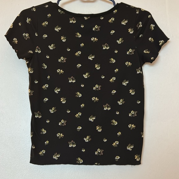 Olivia Rae Black Floral Crop Top - Picture 4 of 4